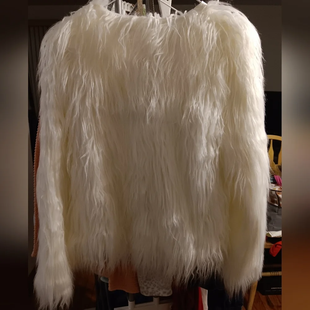 White Faux Fur Jacket XL NWOT - Picture 1 of 5